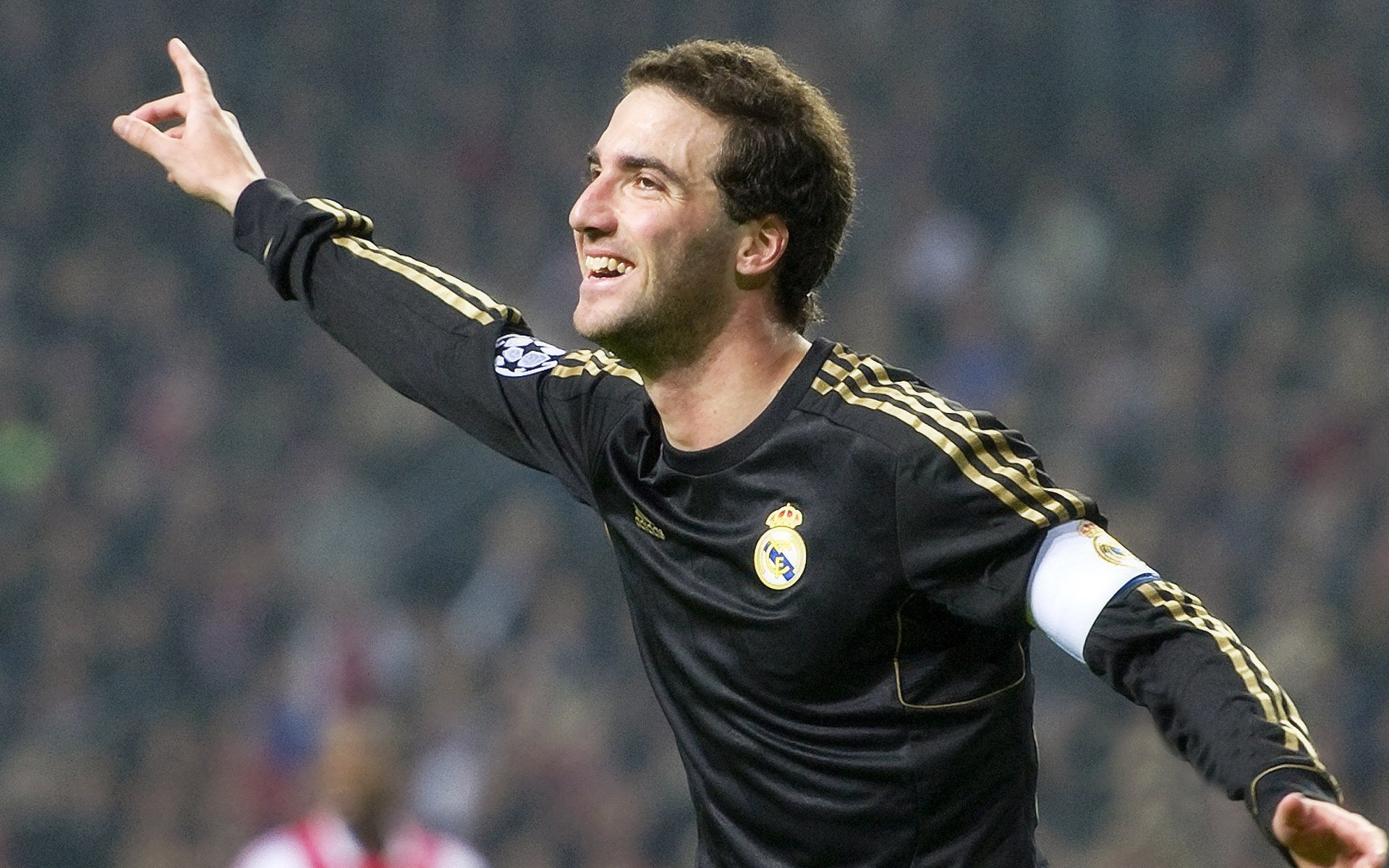 德甲球队通过AI空间测算模型重构高位逼抢距离